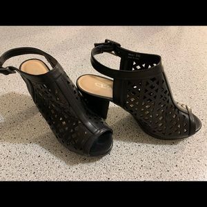 Chinese Laundry Black Sandal
